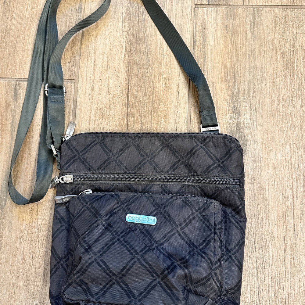 Baggalini Black Crossbody Bag with Pattern